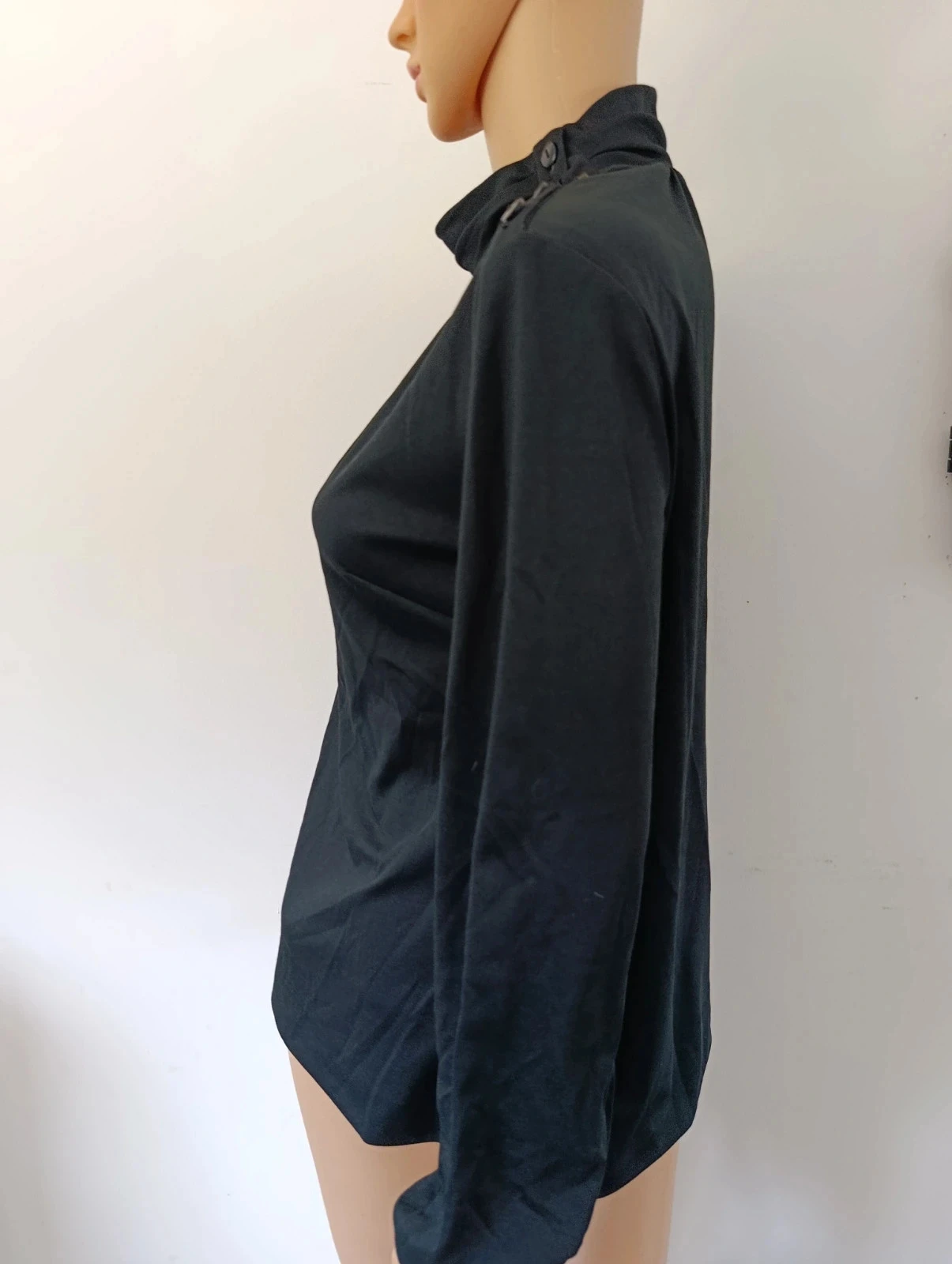 Blusa negra de cuello alto con botones, mangas largas - Talla L – photo 7